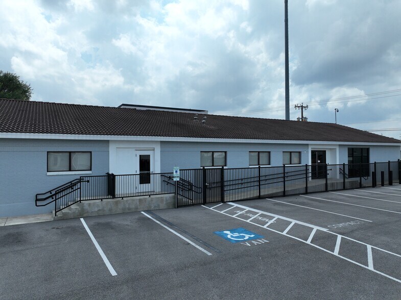 More Photos Of 3427 Northeast Pky, San Antonio Service For Sale