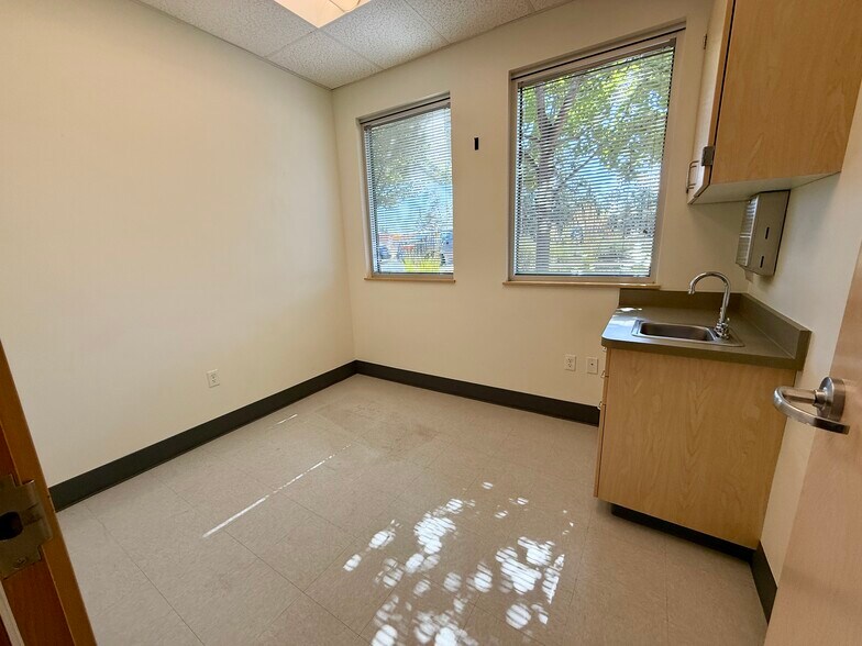 More Photos Of 2239 NE Doctors Dr, Bend Medical For Lease