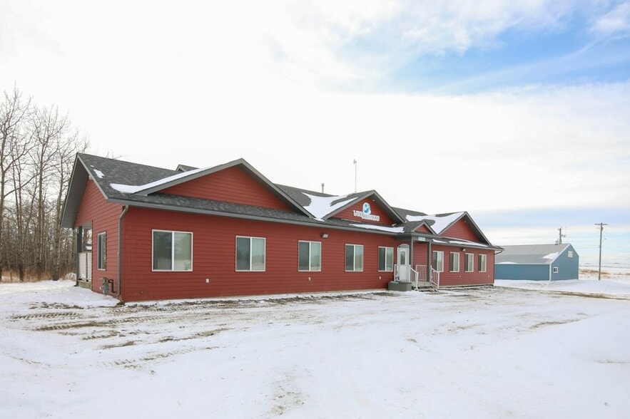 More Photos Of 5209 49A Ave, Bentley Office For Sale