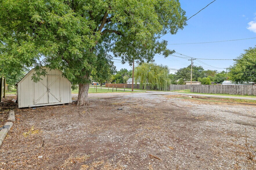 More Photos Of 1600 S Choctaw Ave, El Reno Office For Sale