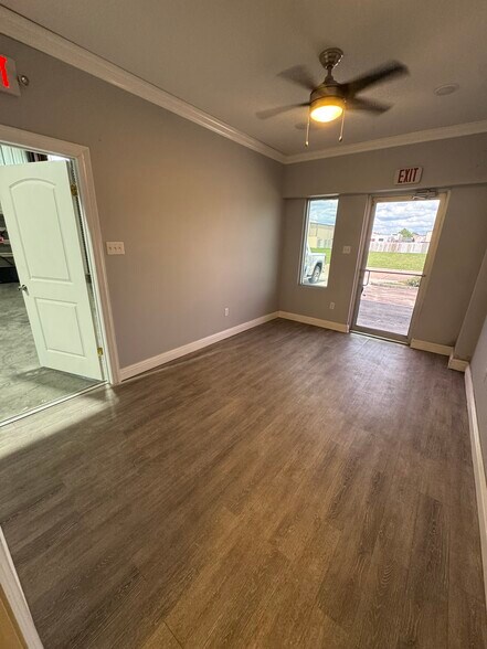 More Photos Of 2225 Kingston St, Kenner Light Distribution For Sale