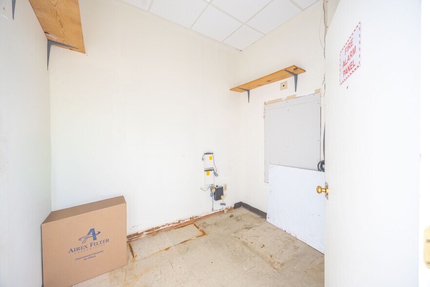 More Photos Of 43-47 Nason St, Maynard Bank For Lease