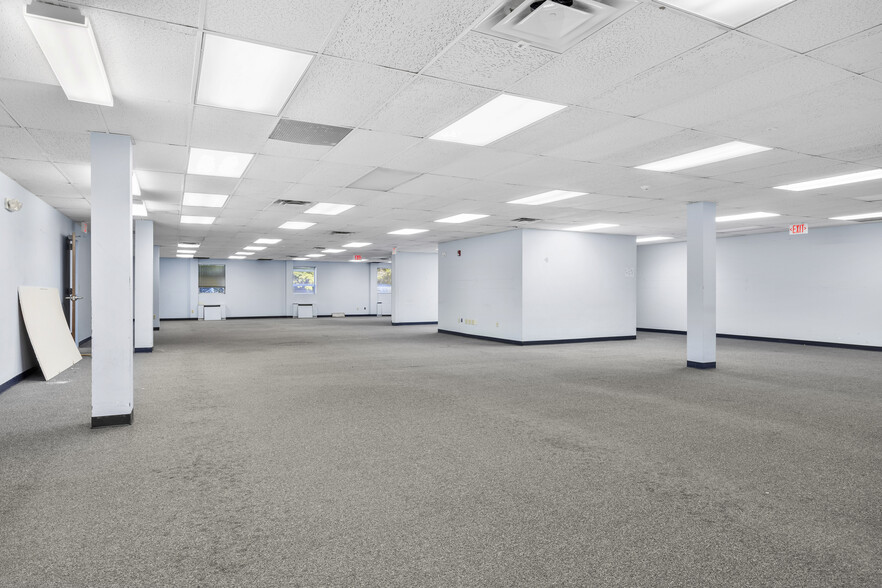More Photos Of 30-32 N Russell Rd, Albany Office For Sale