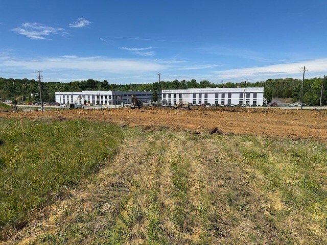 More Photos Of 415 Gallimore Dairy Rd, Greensboro Warehouse For Lease