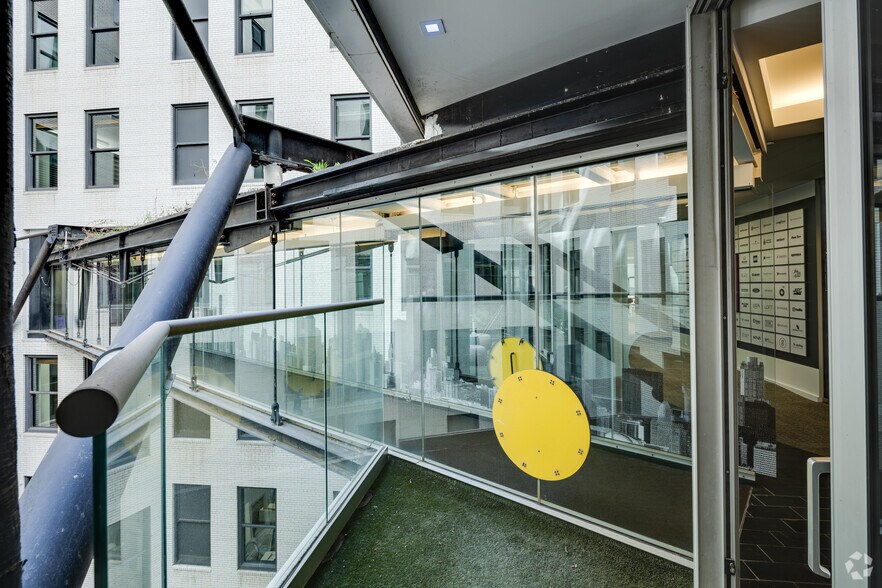 More Photos Of 300 W Adams St, Chicago Office For Sale