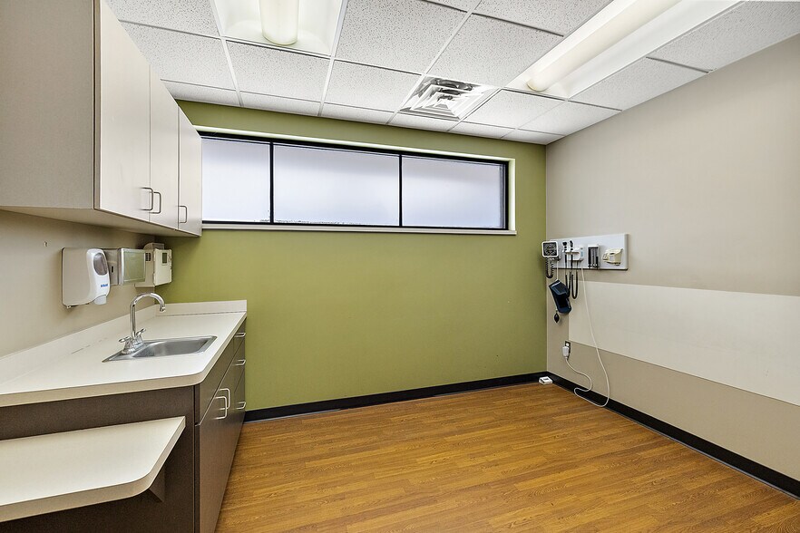 More Photos Of 1794 N Lapeer Rd, Lapeer Medical For Sale