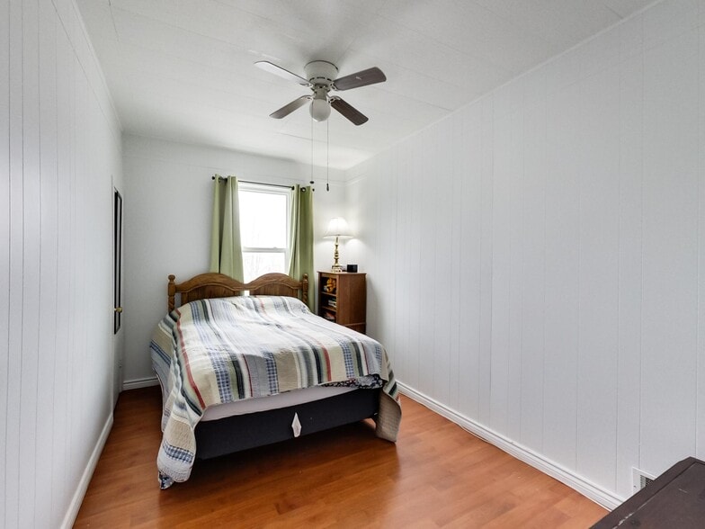 More Photos Of 44 Francis St, Hamilton Flex For Sale