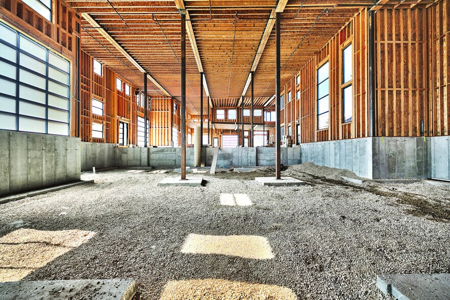 More Photos Of 4554 Forestdale Dr, Park City Light Manufacturing For Sale
