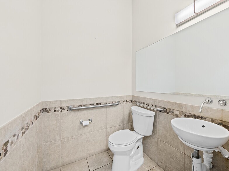 More Photos Of 372 S Powerline Rd, Deerfield Beach Storefront Retail Office For Sale