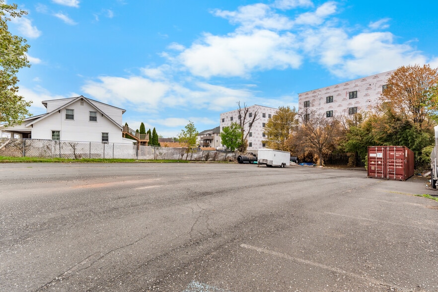 More Photos Of 41 N Madison Ave, Spring Valley Land For Lease