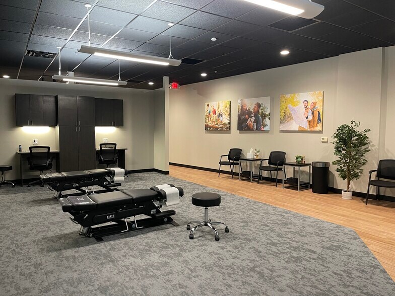 More Photos Of 5860-5990 Sashabaw Rd, Independence Township Storefront For Lease
