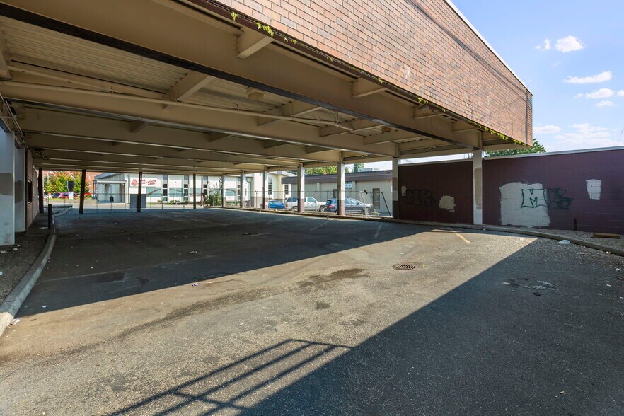 More Photos Of 873-875 6th St, Bremerton Bank For Lease