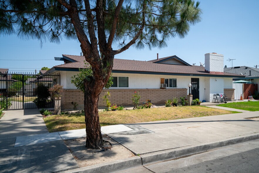 More Photos Of 2133 E Almont Ave, Anaheim Apartments For Sale