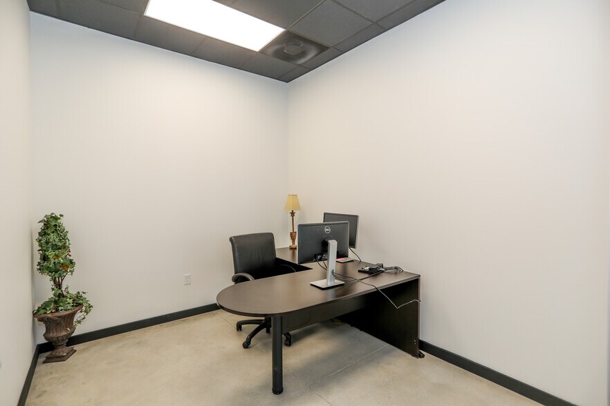 More Photos Of 525 Woodland Square Blvd, Conroe Coworking Space