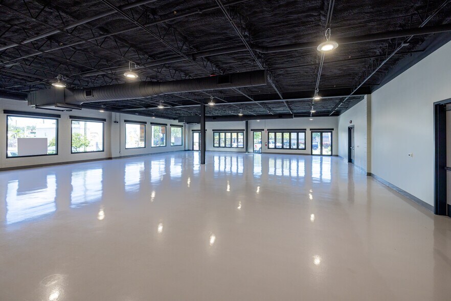 More Photos Of 2200 2nd Ave S, Saint Petersburg Flex For Lease