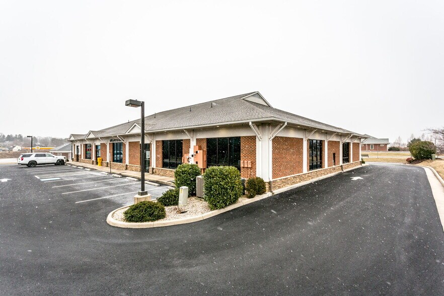 More Photos Of 16 Gosnell, Staunton Medical For Sale