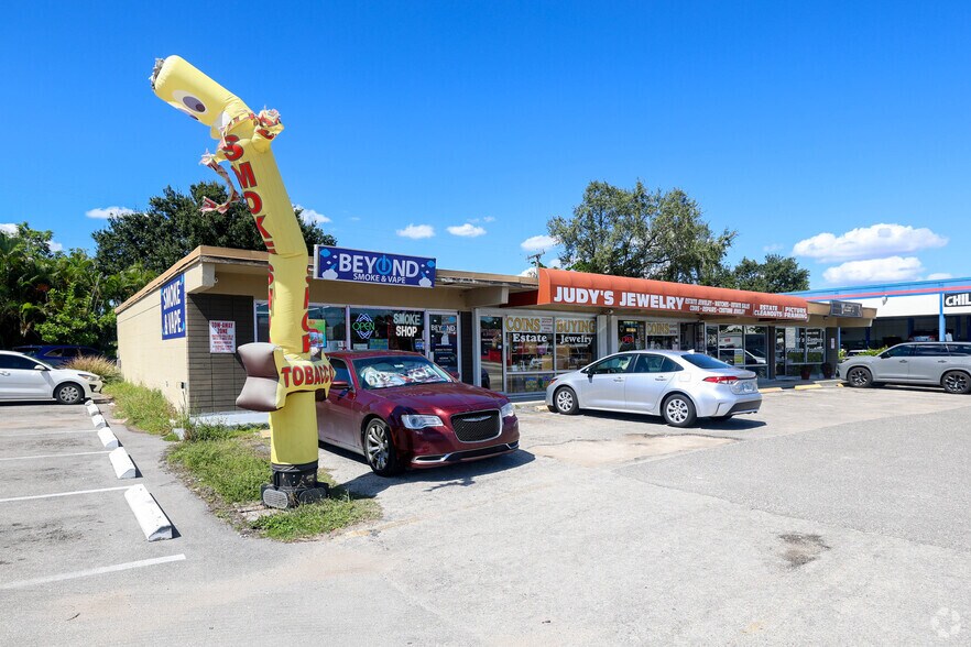 More Photos Of 12710 Mcgregor Blvd, Fort Myers Storefront For Lease