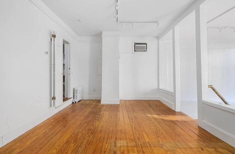 More Photos Of 138 Spring St, Newport General Retail For Sale