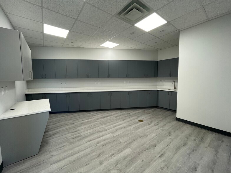 More Photos Of 251-73 Jericho Tpke, Bellerose Office For Sale