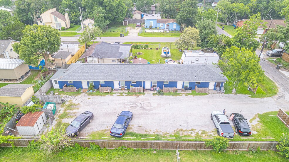 More Photos Of 4806 6th St, Bacliff Apartments For Sale