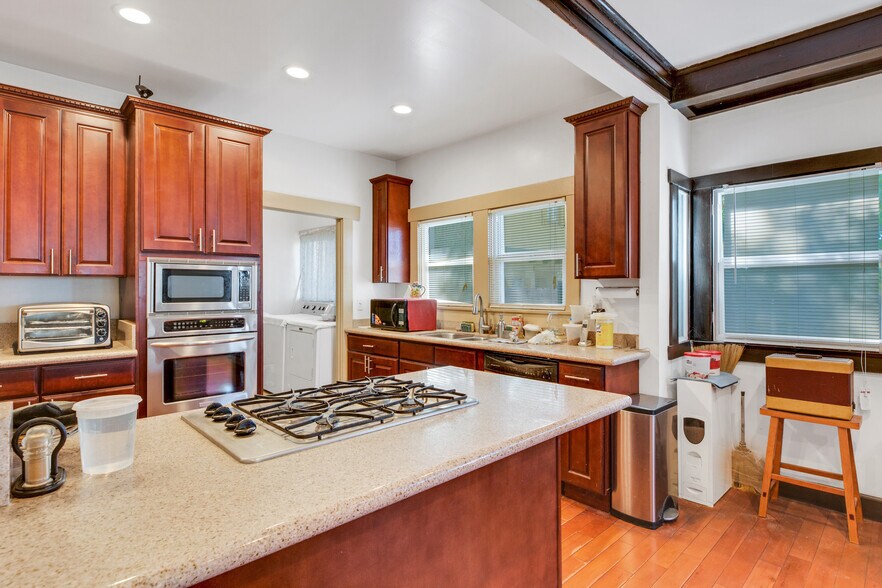 More Photos Of 1562 N Lake Ave, Pasadena Apartments For Sale