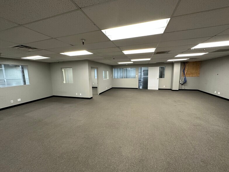 More Photos Of 21310-21314 Lassen St, Chatsworth Warehouse For Lease