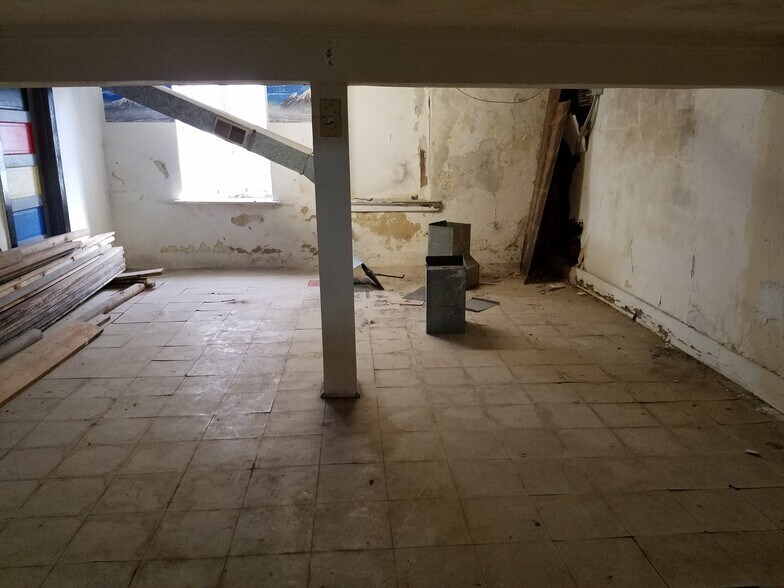 More Photos Of 5760 Bartmer Ave, Saint Louis Specialty For Sale