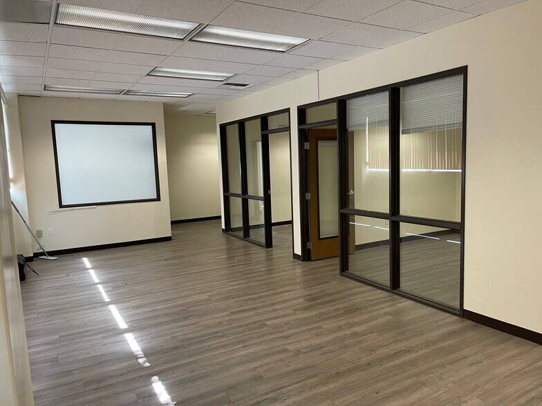 More Photos Of 41 S Chester Ave, Pasadena Research And Development For Lease