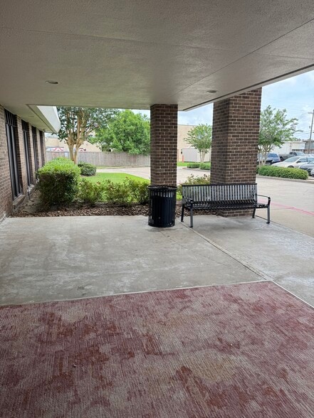 More Photos Of 1323 S 27th St, Nederland Medical For Sale