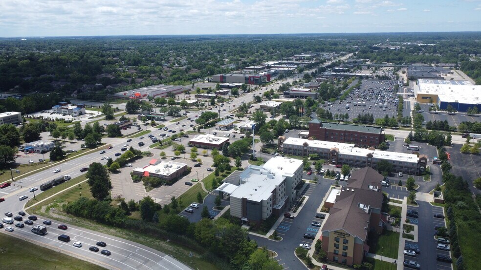 More Photos Of 41190 Ford Rd, Canton Township Restaurant For Lease