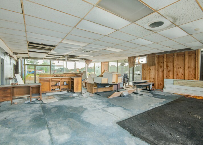 More Photos Of 213 S Columbia Dr, West Columbia Industrial For Sale