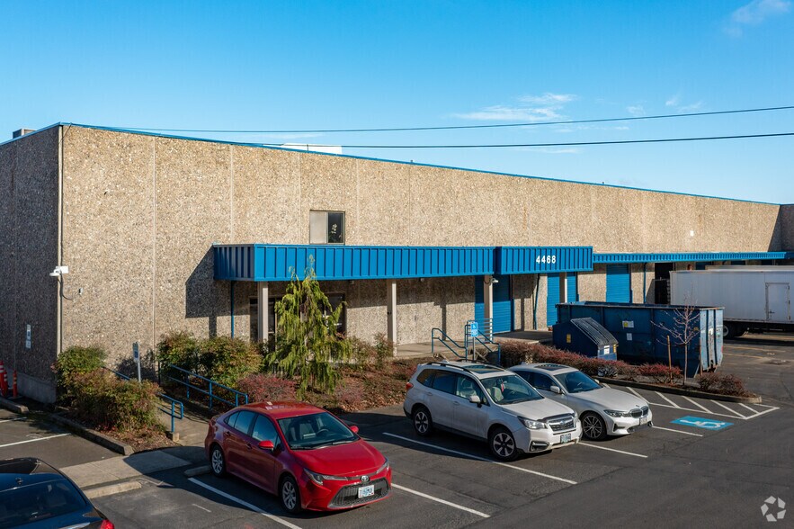 More Photos Of 4456-4466 NW Yeon Ave, Portland Unknown For Lease