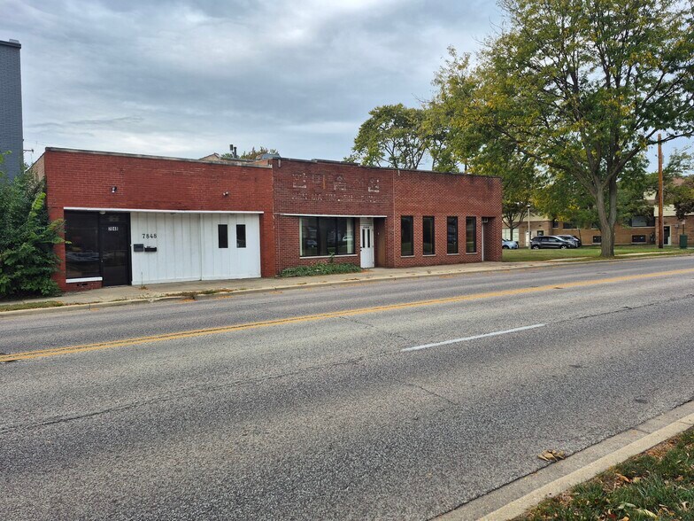 More Photos Of 7848 Lincoln Ave, Skokie Office Residential For Sale