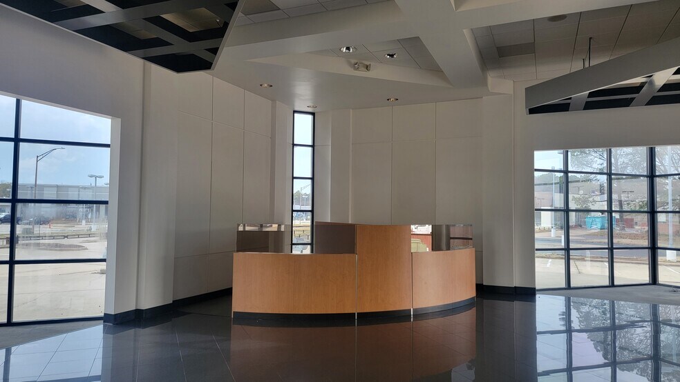 More Photos Of 8727 Business Park Dr, Shreveport Auto Dealership For Lease