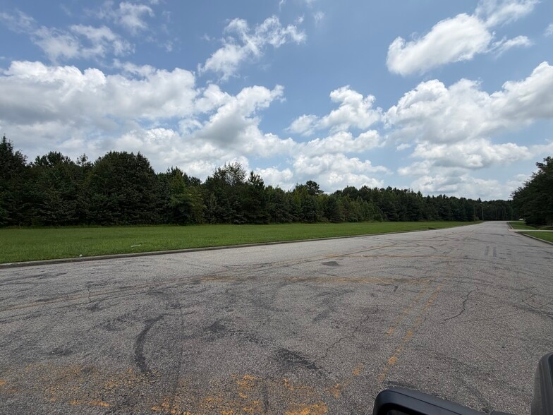 More Photos Of 65 National Dr, Anniston Land For Sale