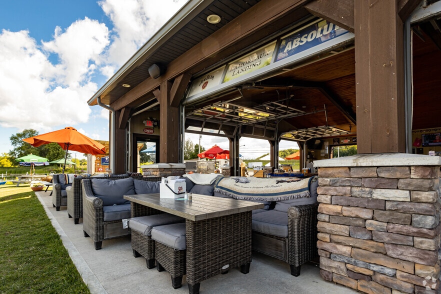 More Photos Of 7147 Lake Bluff Rd, Wolcott Restaurant For Sale