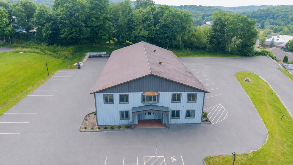 More Photos Of 7 Dunham Dr, New Fairfield Light Manufacturing For Lease