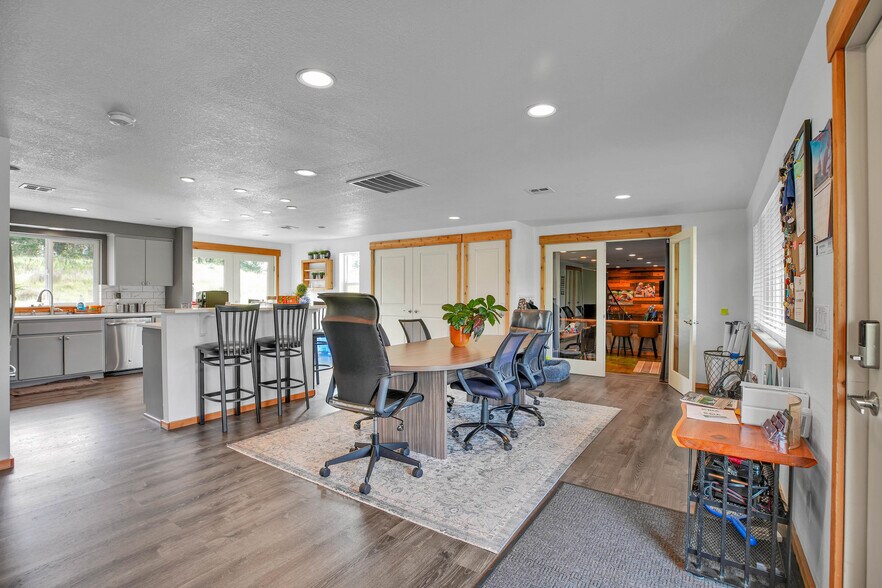 More Photos Of 406 NE 184th St, Ridgefield Office Residential For Lease