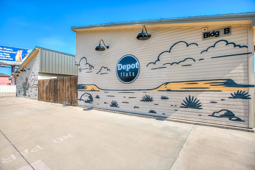 Primary Photo Of 350 W Avenue L, San Angelo Apartments For Sale