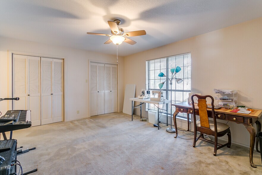 More Photos Of 3433 E Highway 199, Springtown Flex For Sale