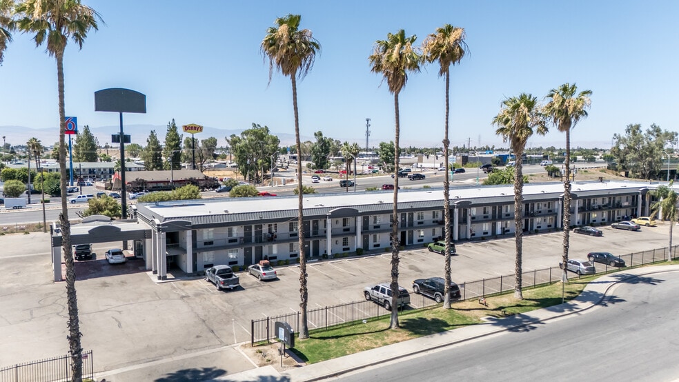 More Photos Of 2700 White Ln, Bakersfield Apartments For Sale