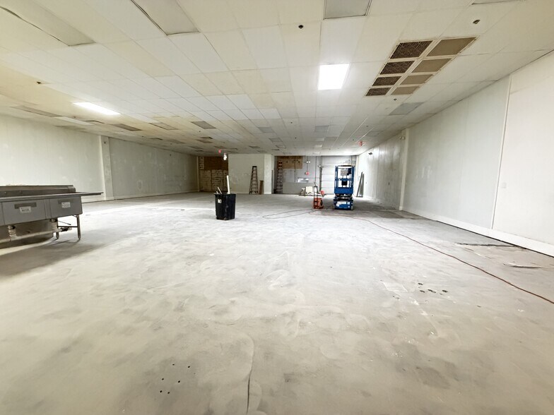 More Photos Of 4 Pin Oak Dr, Branford Research And Development For Lease