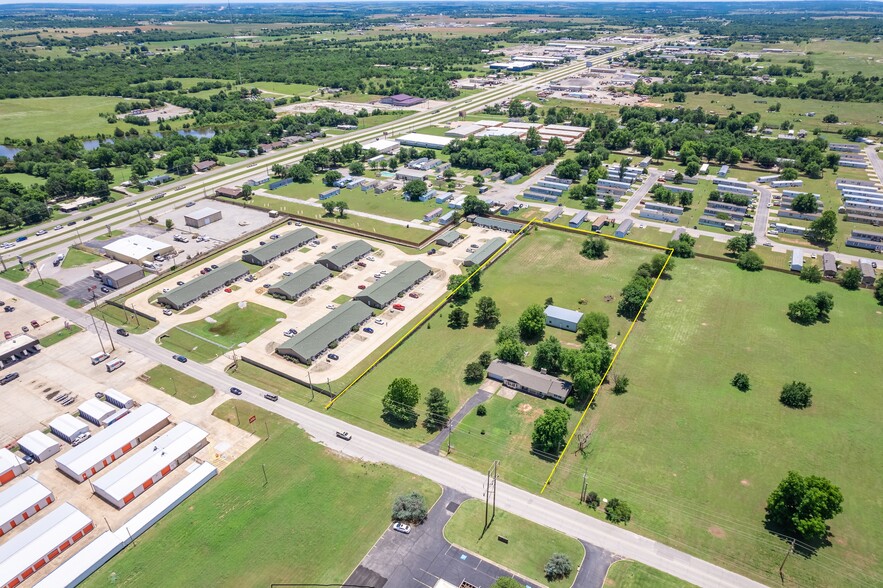 More Photos Of 523 W Country Club Rd, Chickasha Office Residential For Sale