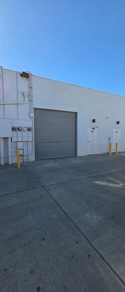 More Photos Of 2621 W Woodland Dr, Anaheim Manufacturing For Sale