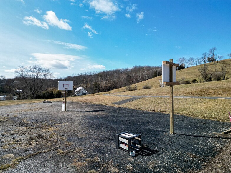 More Photos Of 81 Evick Dr, Franklin Flex For Sale