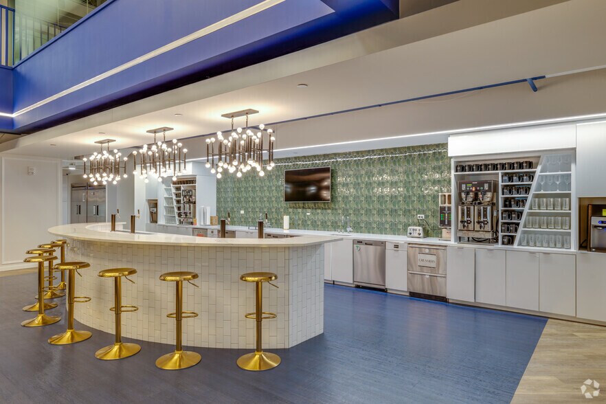 More Photos Of 1635 Market St, Philadelphia Office For Sale