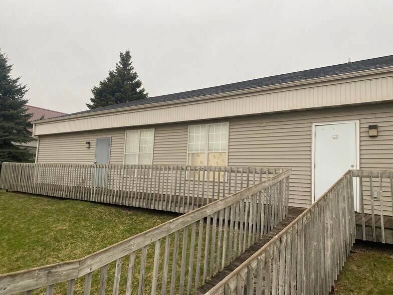 More Photos Of 513-515 W Main St, Sun Prairie Office For Sale