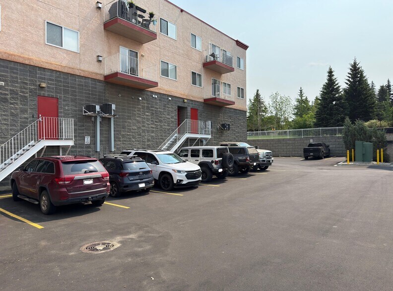 More Photos Of St Thomas St, St. Albert Apartments For Sale