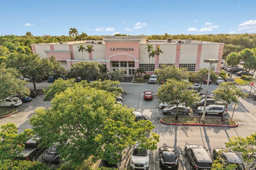 More Photos Of 1900 N Flamingo Rd, Pembroke Pines Health Club For Sale
