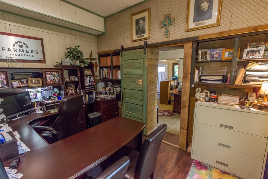 More Photos Of 210 W Houston St, Cleveland Office For Lease